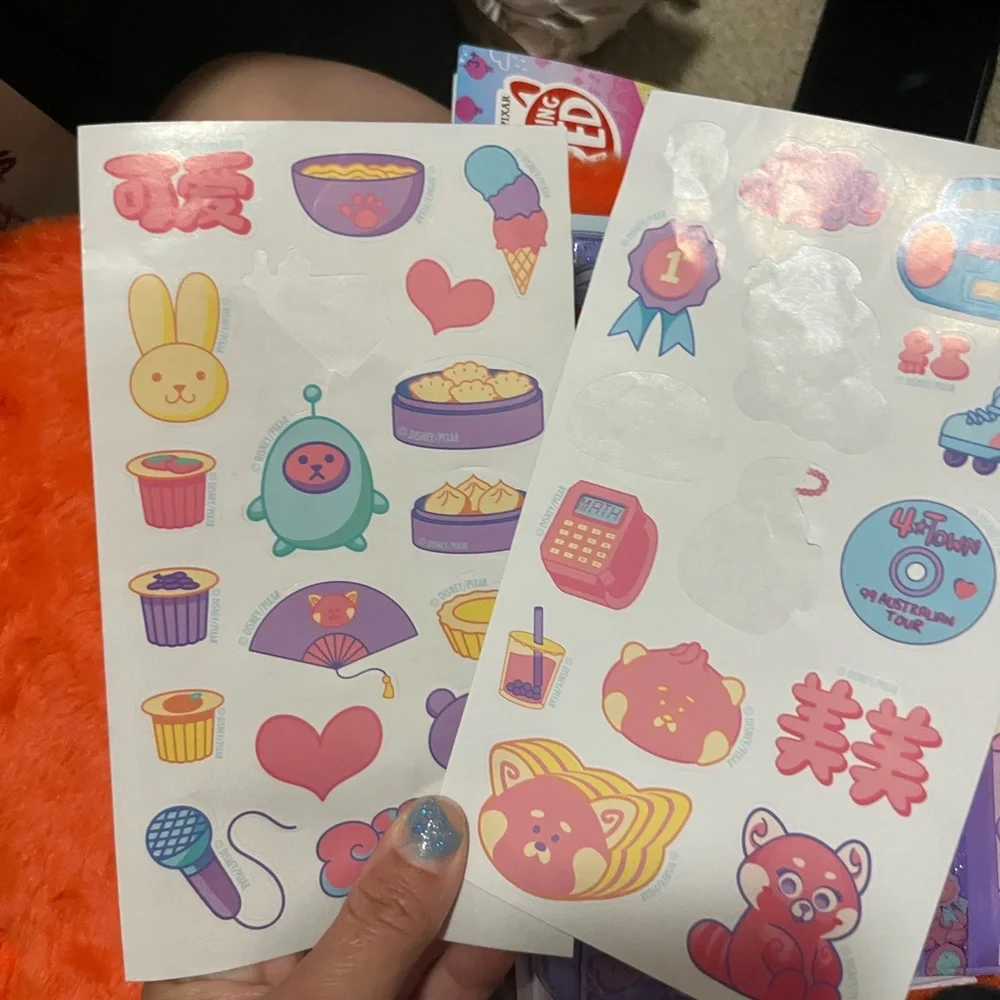 Disney / Pixar Turning Red Exclusive Stationery Set